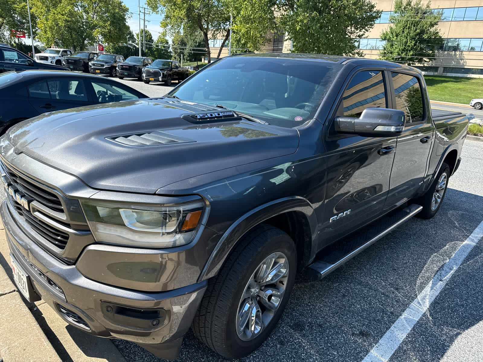 2020 RAM 1500 Laramie Crew Cab 4x4 5'7" Box