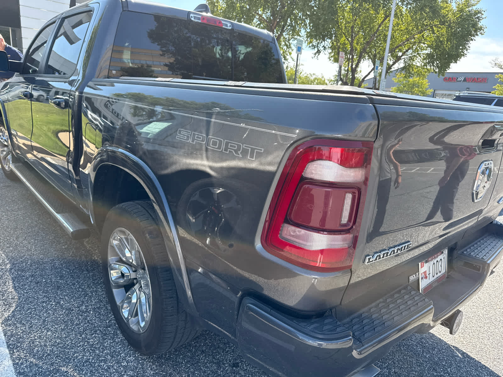 2020 RAM 1500 Laramie Crew Cab 4x4 5'7" Box