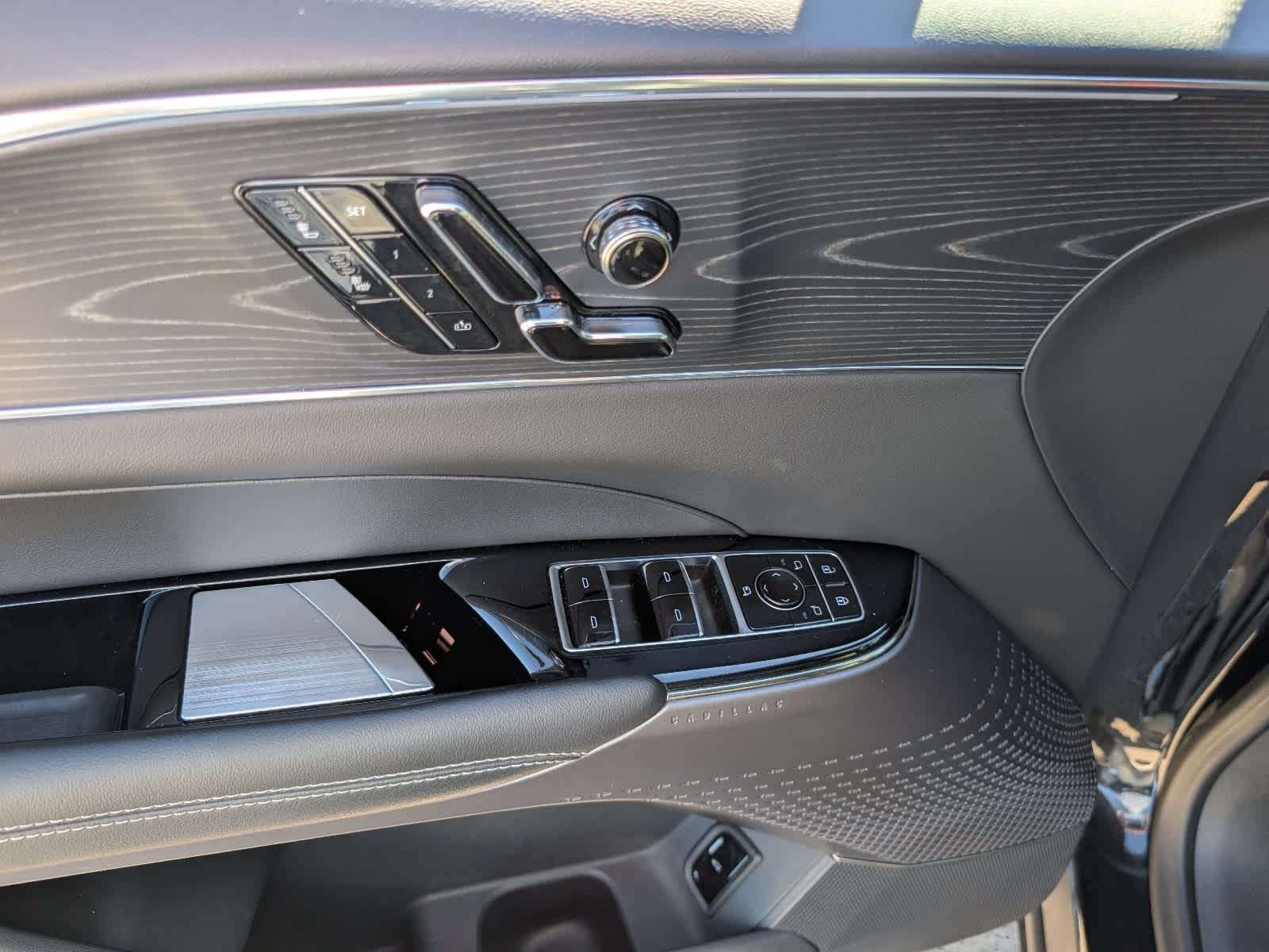 2024 Cadillac LYRIQ Luxury 1