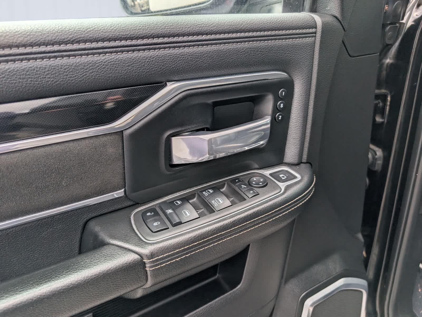 2022 RAM 2500 Laramie Crew Cab 4x4 6'4" Box