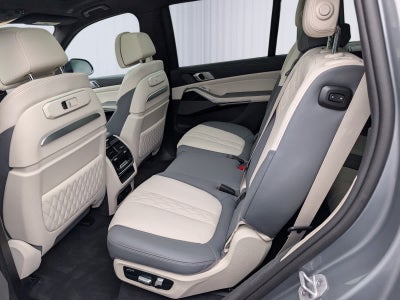 2025 BMW X7 xDrive40i
