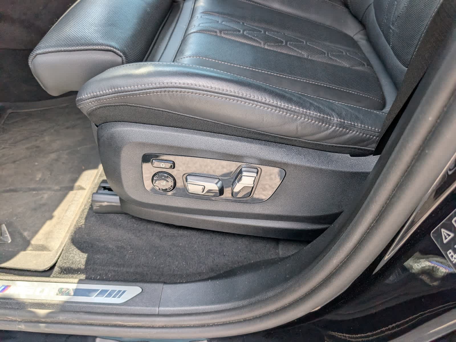 2025 BMW X5 M60i