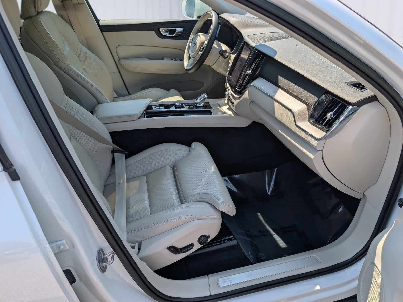 2022 Volvo XC60 B5 Inscription