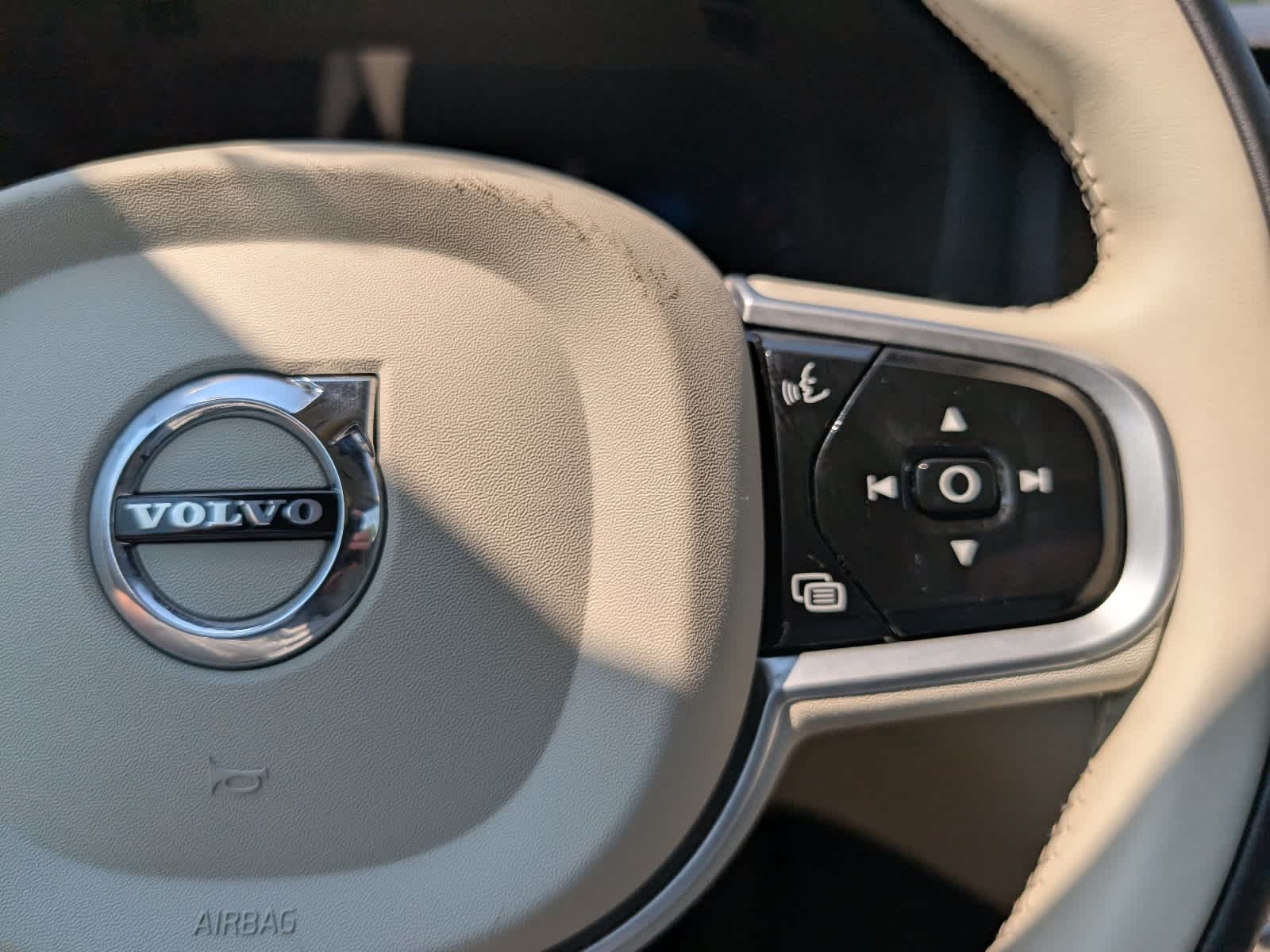 2022 Volvo XC60 B5 Inscription