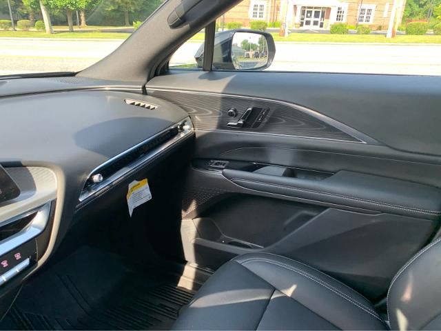 2024 Cadillac LYRIQ Luxury 1