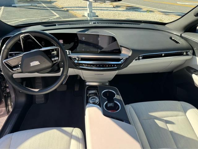 2024 Cadillac LYRIQ Luxury 1