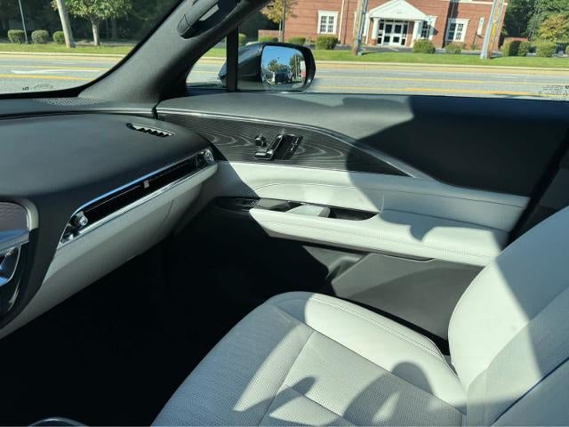 2024 Cadillac LYRIQ Luxury 1