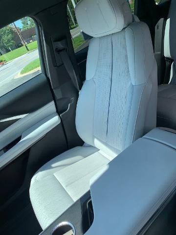 2024 Cadillac LYRIQ Luxury 1