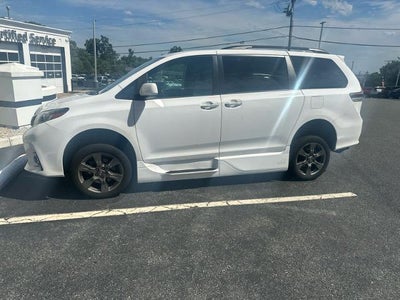 2019 Toyota Sienna SE