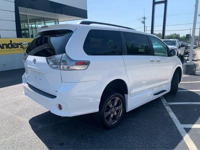2019 Toyota Sienna SE