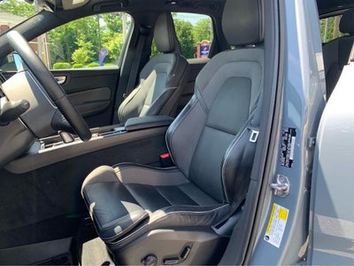 2022 Volvo XC60 Recharge Plug-In Hybrid T8 R-Design