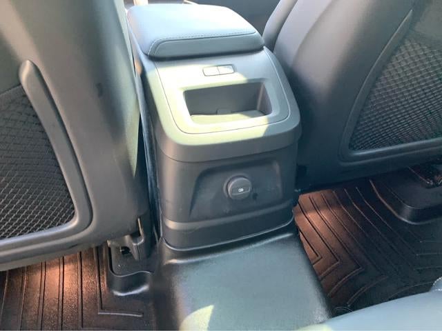 2022 Volvo XC60 Recharge Plug-In Hybrid T8 R-Design